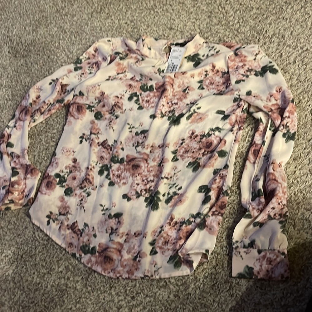 BRAND NEW Forever 21 top 🌸